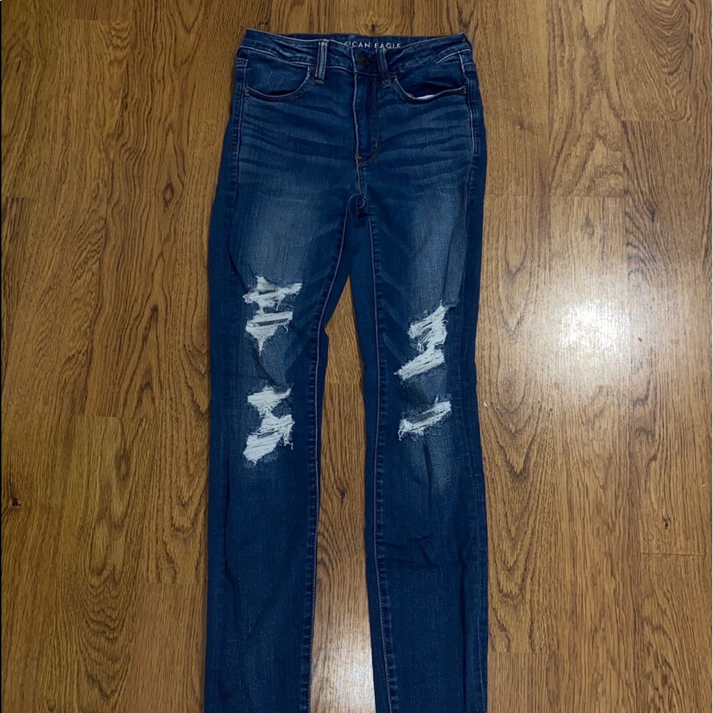 Blue Jeans wih Ripped details